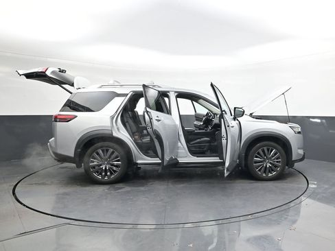 Used 2022 Nissan Pathfinder SL w/ SL Premium Package image 47