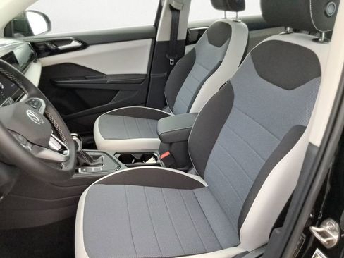 Used 2025 Volkswagen Taos S image 12