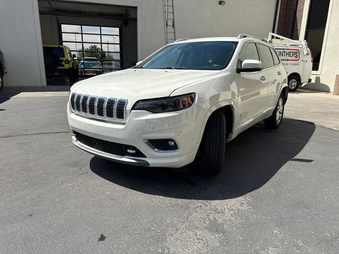 Used 2019 Jeep Cherokee Overland w/ Technology Group AWD/4WD image 4