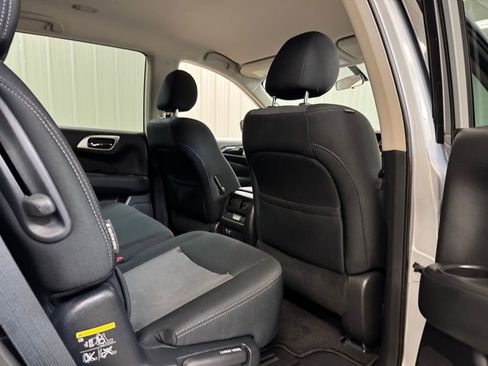 Used 2020 Nissan Pathfinder S image 23