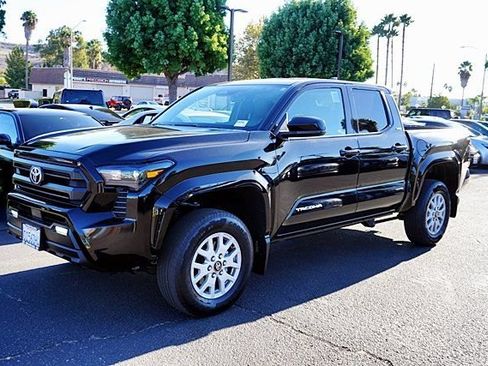 Used 2025 Toyota Tacoma SR5 AWD/4WD image 9