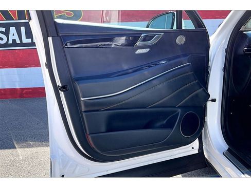 Used 2024 Chrysler Pacifica Touring-L FWD image 18