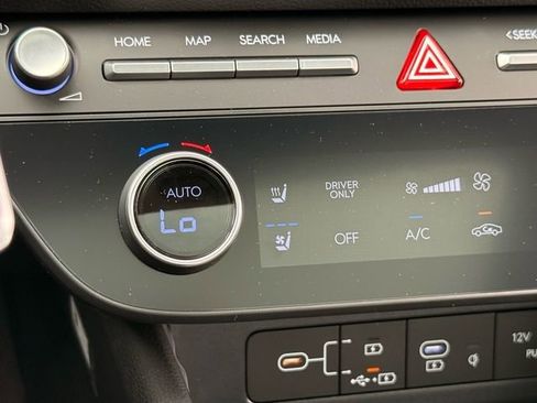 New 2025 Hyundai Sonata Limited image 17