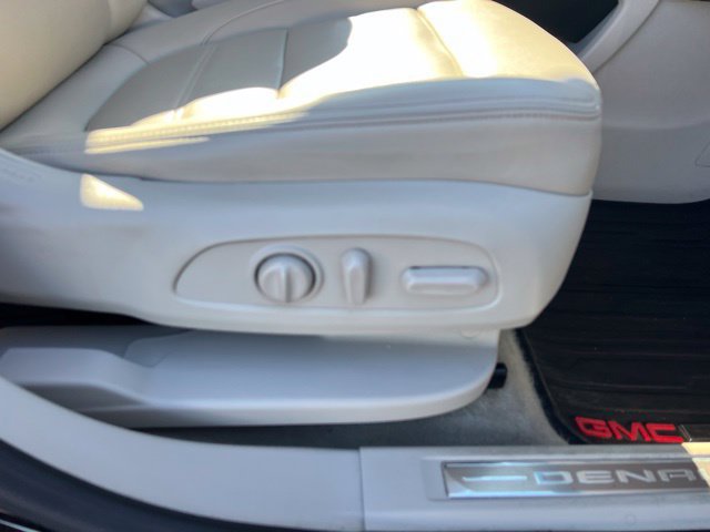 Used 2021 GMC Acadia Denali w/ Denali Ultimate Package AWD/4WD image 12