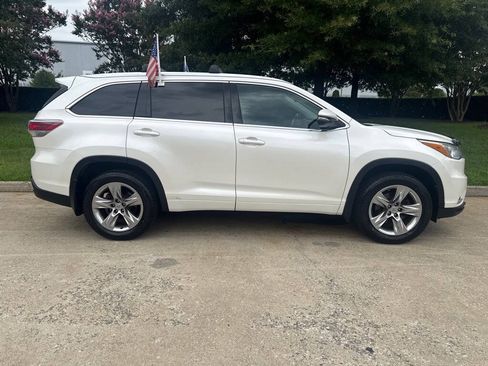 Used 2014 Toyota Highlander Limited w/ Protection Package FWD image 2