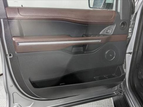 Used 2023 Ford Expedition Max Limited image 12