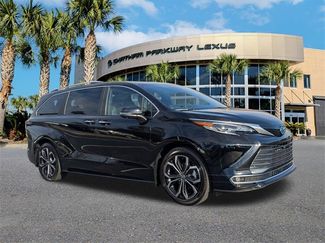 Used 2025 Toyota Sienna Platinum video 2
