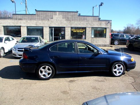 Used 2004 Pontiac Grand Am SE image 2