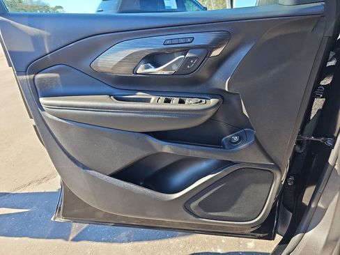 Used 2024 GMC Terrain SLT image 31