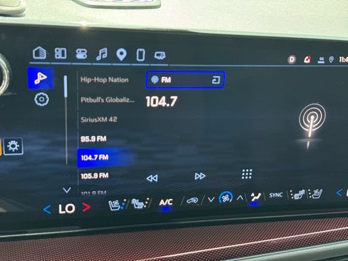 Used 2025 Chevrolet Traverse RS FWD image 26