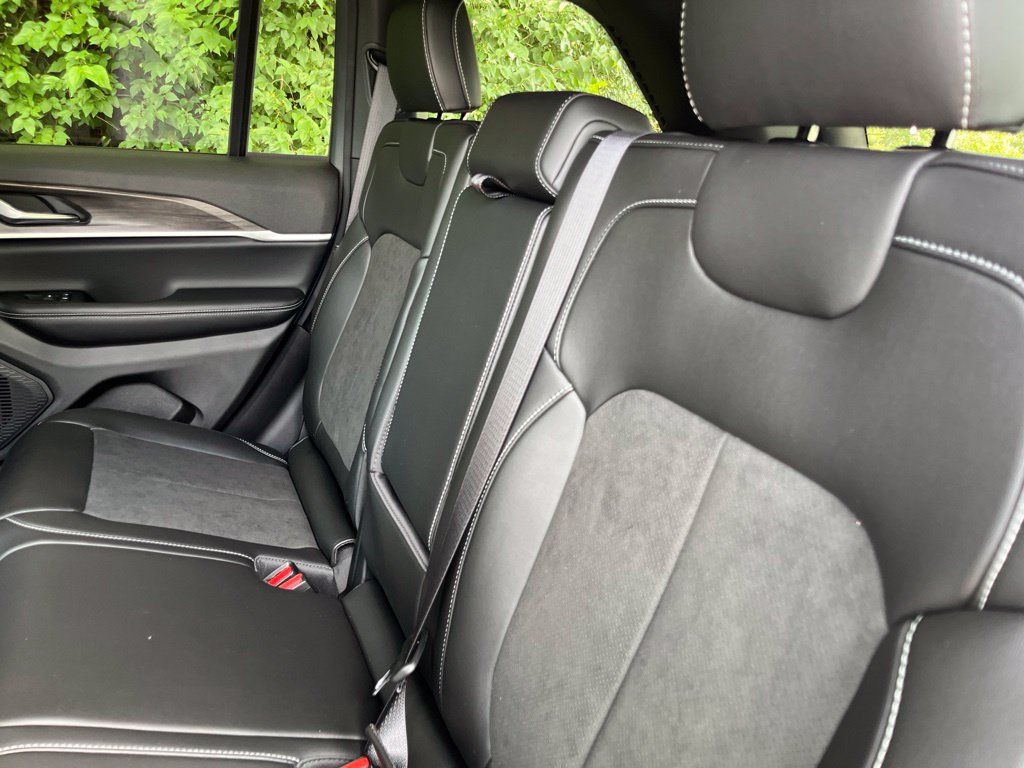 New 2026 Jeep Grand Cherokee Altitude AWD/4WD image 32