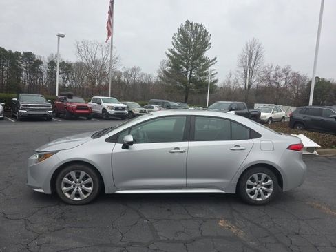 Used 2024 Toyota Corolla LE image 4