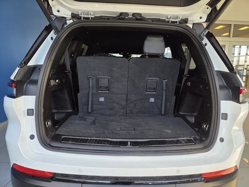 Used 2023 Jeep Grand Cherokee L Laredo image 9