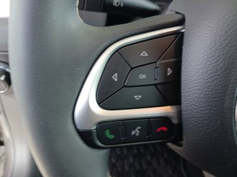 Used 2021 Jeep Compass Latitude w/ Sun and Sound Group FWD image 32