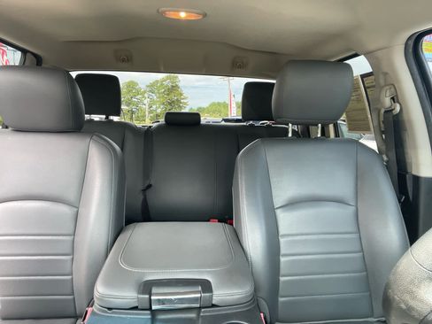 Used 2019 RAM 1500 Tradesman w/ Chrome Appearance Group RWD image 26
