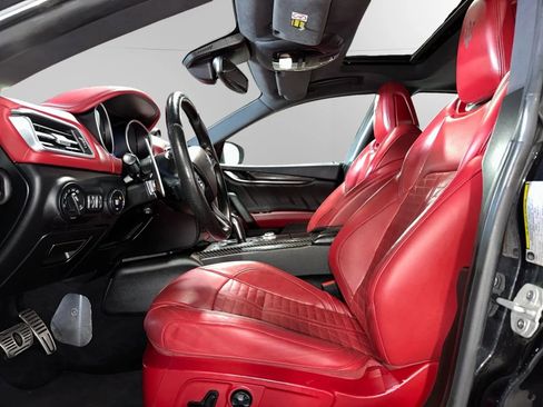 Used 2019 Maserati Ghibli GranSport image 2