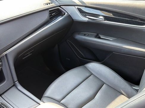 Certified 2025 Cadillac XT5 Premium Luxury image 18