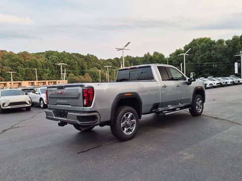 New 2026 GMC Sierra 2500 SLE w/ SLE Value Package; AWD/4WD image 5