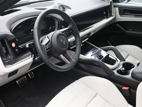 New 2026 Porsche Cayenne Turbo AWD/4WD image 6