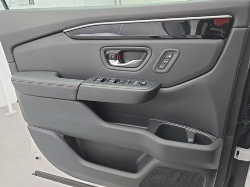 Certified 2025 Honda Pilot EX-L image 28
