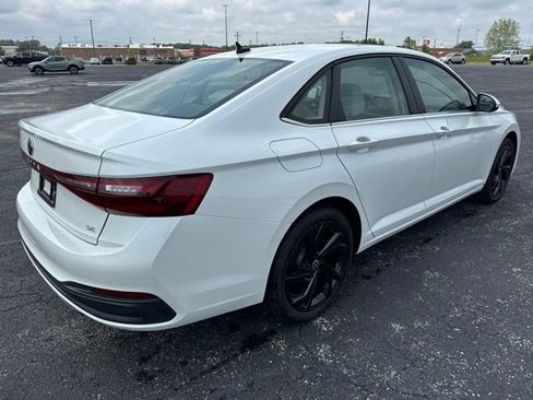Used 2025 Volkswagen Jetta SE FWD image 4