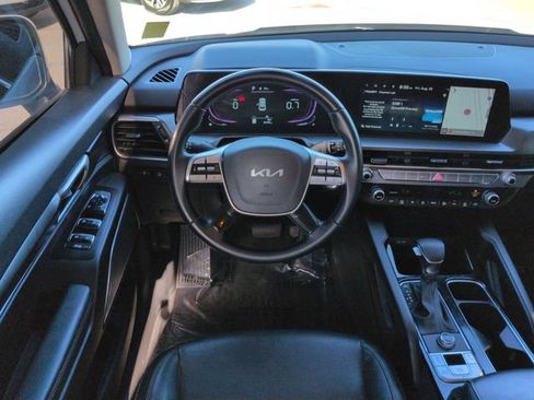 Used 2025 Kia Telluride LX FWD image 15