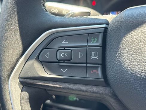 Used 2023 Jeep Grand Cherokee Limited w/ Black Appearance Package AWD/4WD image 29
