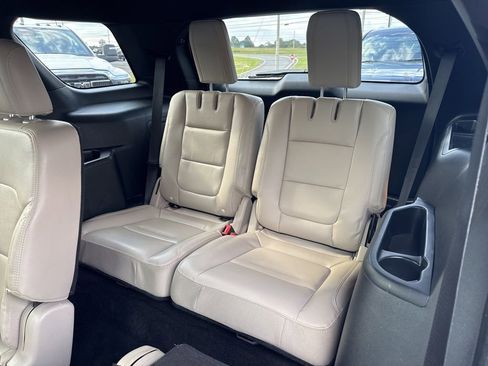 Used 2018 Ford Explorer XLT w/ Equipment Group 202A image 22