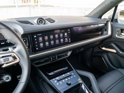 New 2025 Porsche Cayenne Turbo image 17