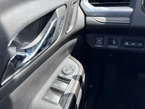 Used 2023 GMC Acadia SLT w/ Elevation Edition FWD image 23
