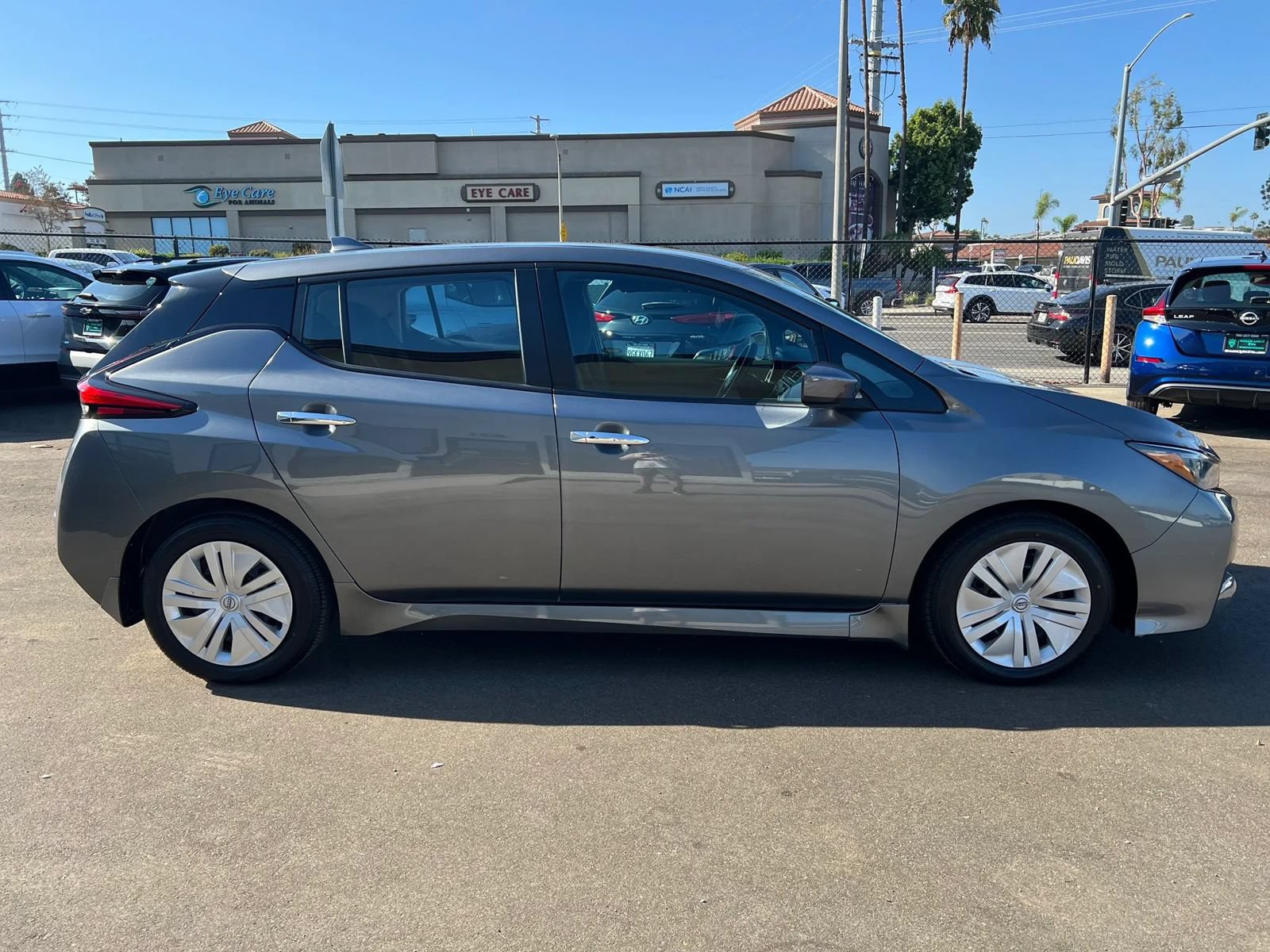 Used 2025 Nissan Leaf S FWD image 4