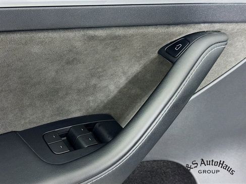 Used 2022 Tesla Model Y Long Range image 24