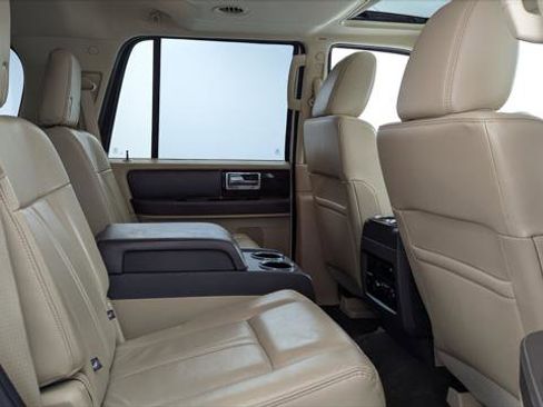 Used 2017 Lincoln Navigator Reserve image 18