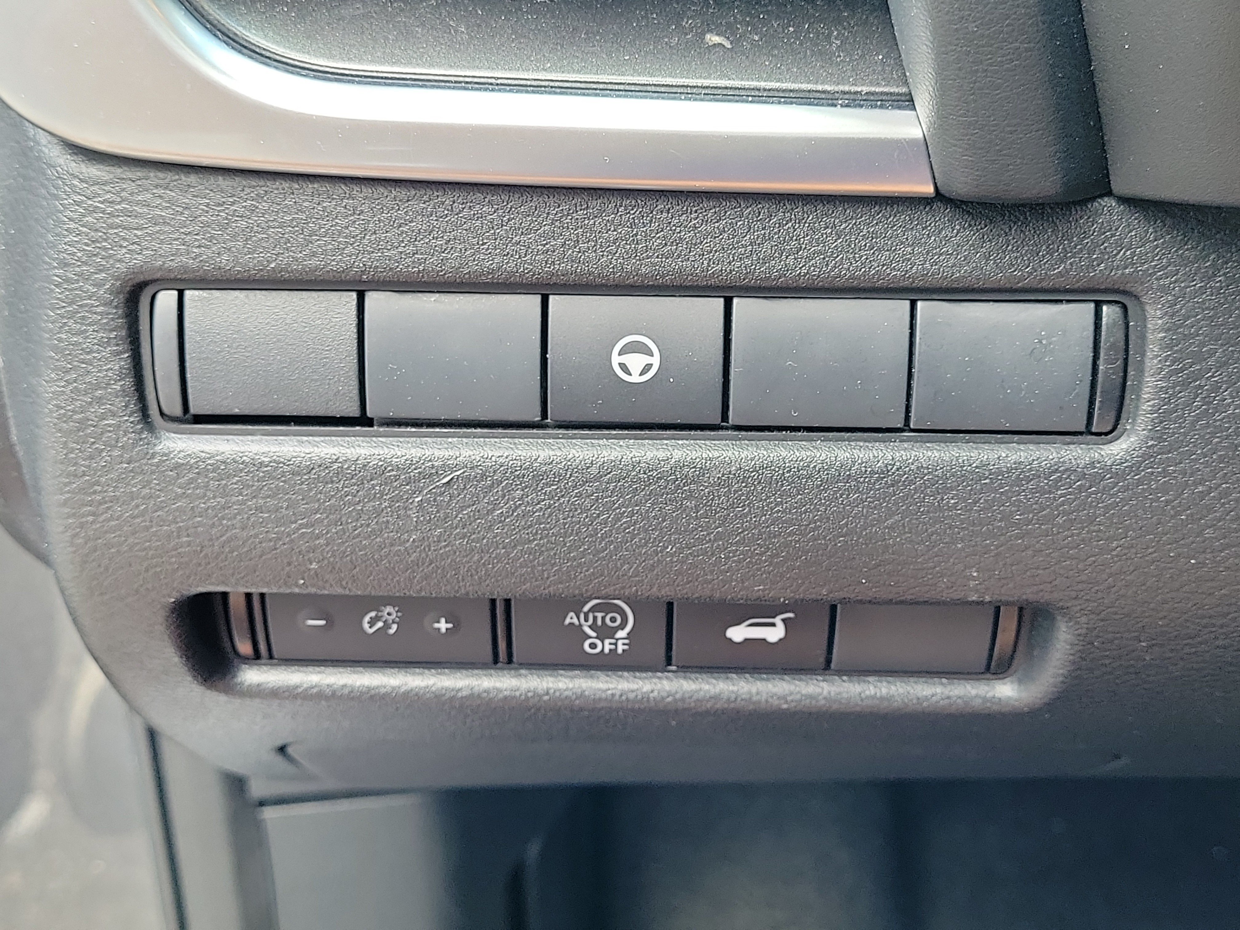 Certified 2025 Nissan Rogue SV w/ SV Premium Package FWD image 22