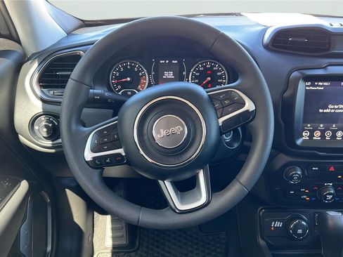 Used 2023 Jeep Renegade Latitude w/ Sun & Fun Group image 11