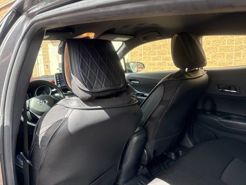 Used 2019 Toyota C-HR XLE FWD image 23