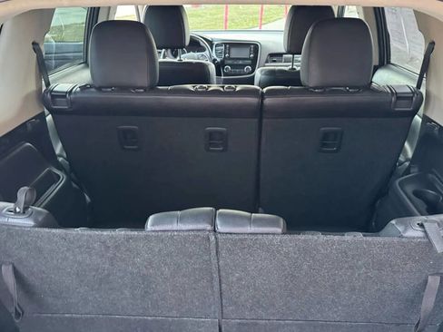 Used 2016 Mitsubishi Outlander SEL image 28