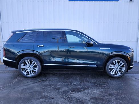 Used 2026 Cadillac Vistiq Luxury image 6