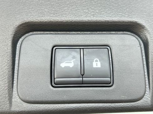 Used 2024 Nissan Rogue SV image 35