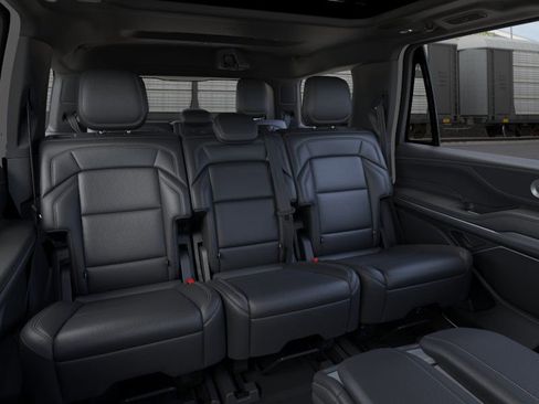 New 2026 Lincoln Navigator Reserve image 11