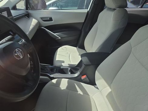 Used 2025 Toyota Corolla Cross L image 10