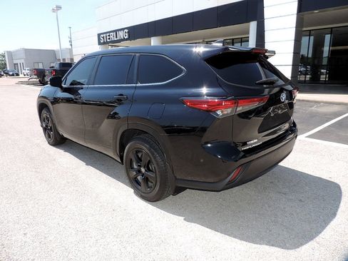 Used 2023 Toyota Highlander LE FWD image 7