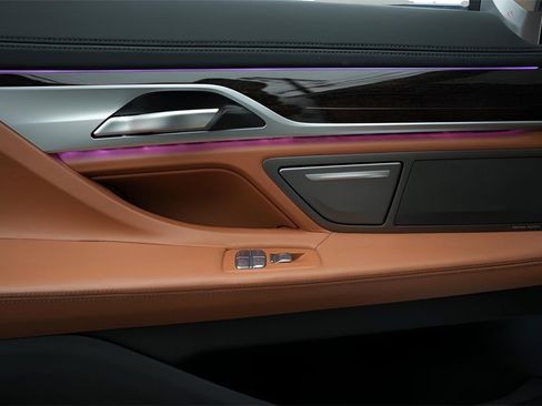 Used 2022 BMW 745e xDrive w/ M Sport Package image 27