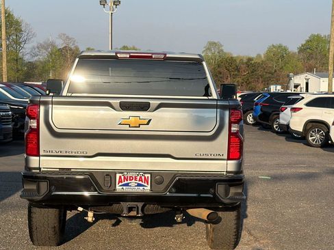 Used 2024 Chevrolet Silverado 2500 Custom w/ Custom Value Package AWD/4WD image 8