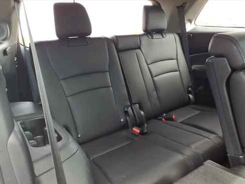 Used 2018 Honda Pilot Touring image 11