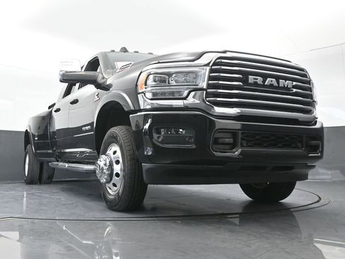 Used 2023 RAM 3500 Limited image 27