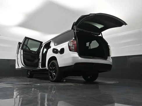 Used 2023 Chevrolet Suburban RST image 40