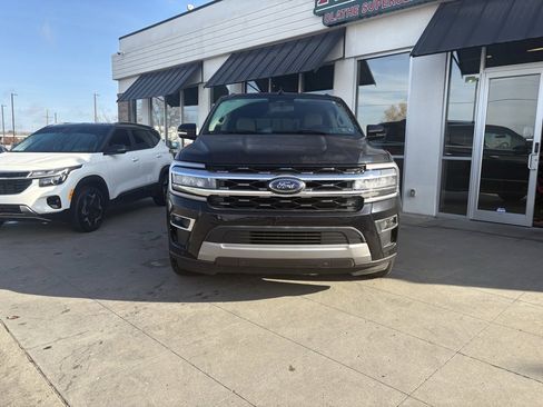 Used 2024 Ford Expedition Limited image 4