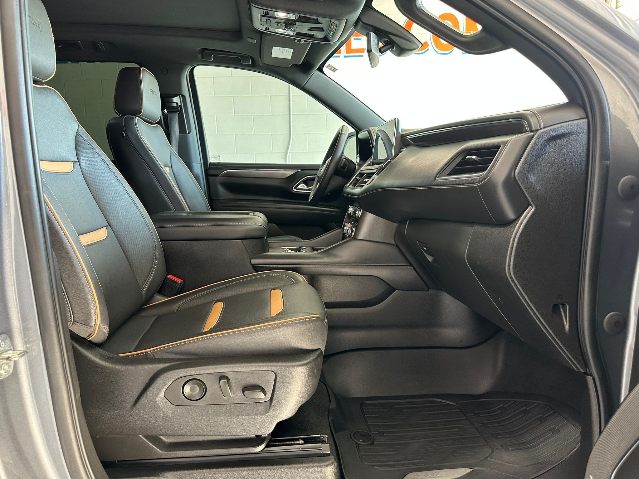 Used 2022 GMC Yukon AT4 AWD/4WD image 16