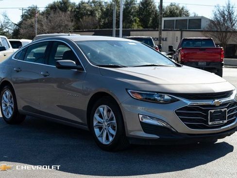 Used 2023 Chevrolet Malibu LT image 3